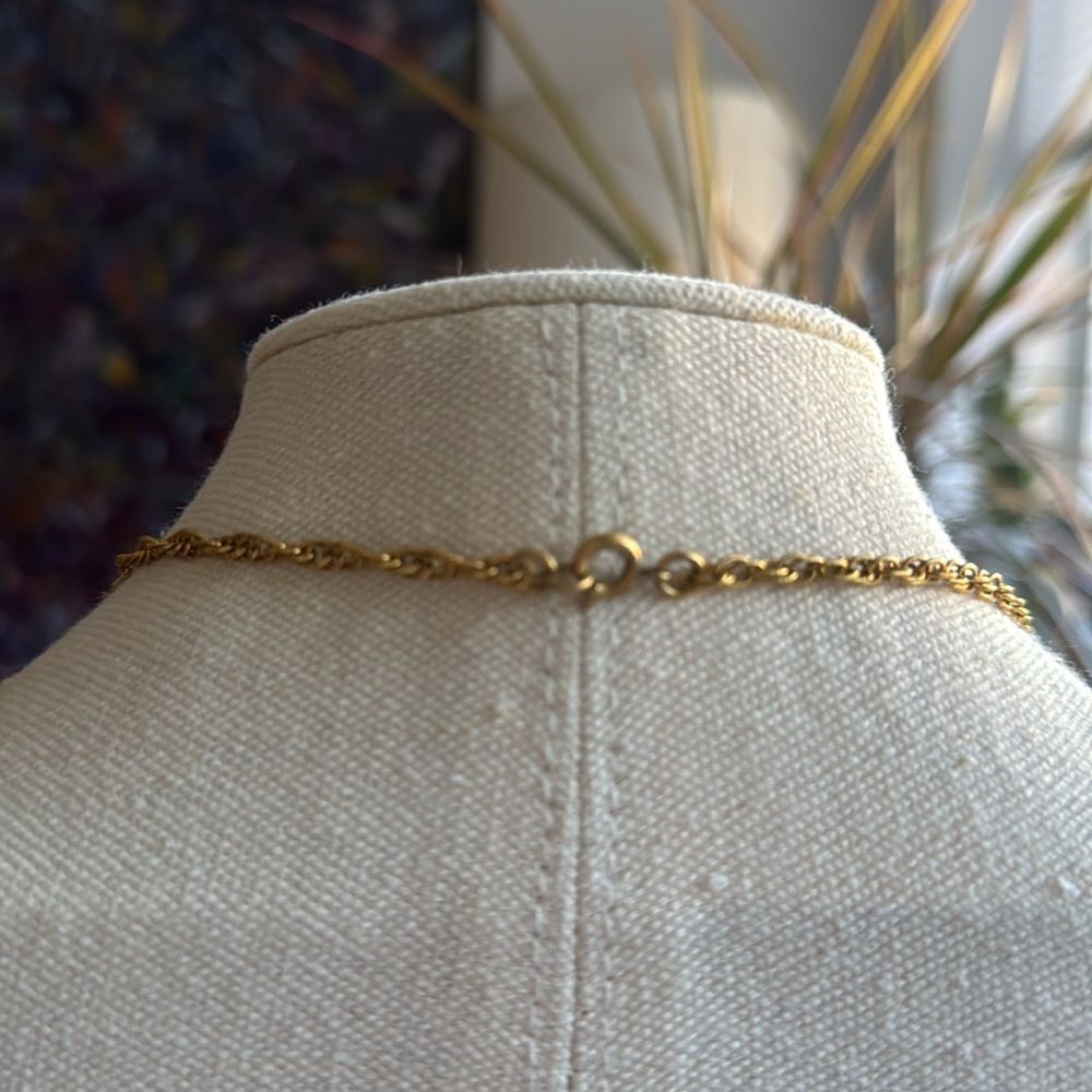 Vintage Monet 1975 Felice Series Gold Tone Necklace with Pendant. Book Piece. - Picture 5 of 7
